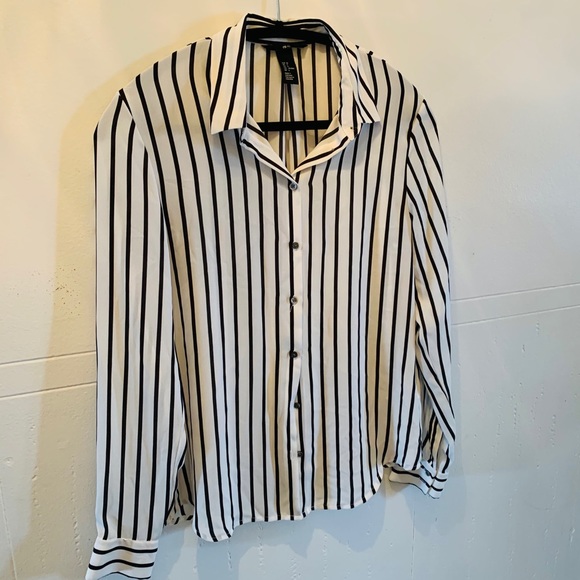 Striped blouse 2 for 20$🖤 - Picture 3 of 3